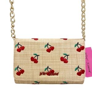 🍒New🍒 BETSEY JOHNSON Red Cherry Heart Straw Crossbody Bag Purse Patterned Beige